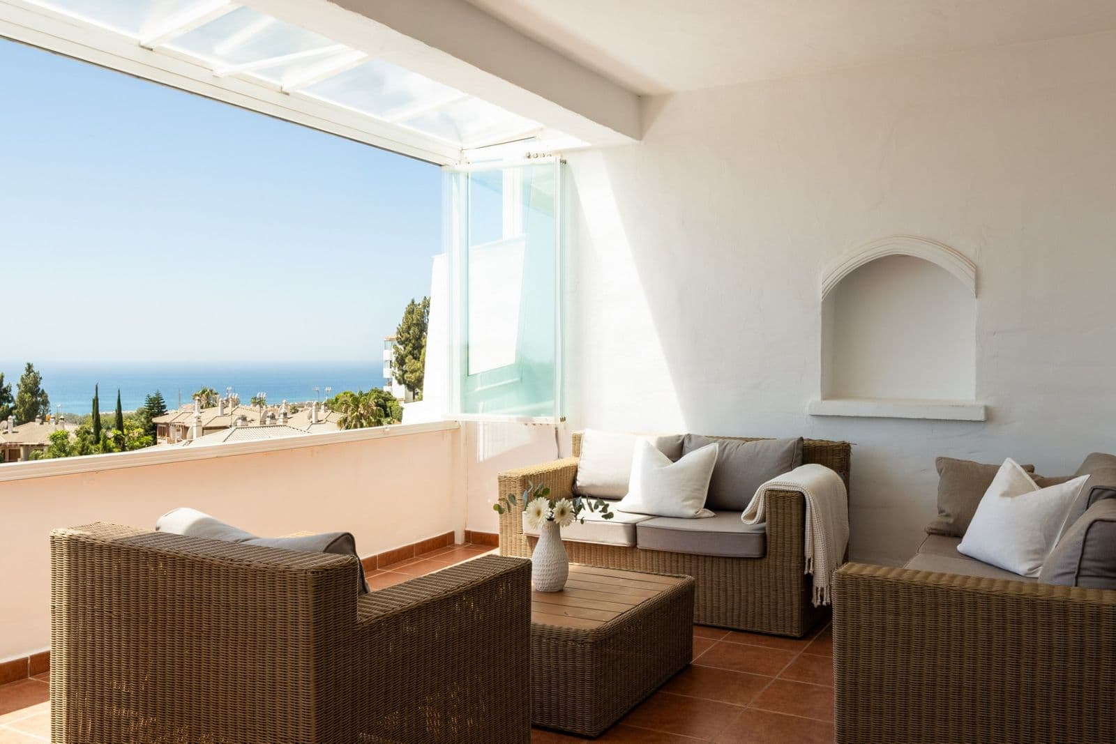 Middle Floor Apartment in Calahonda, Mijas