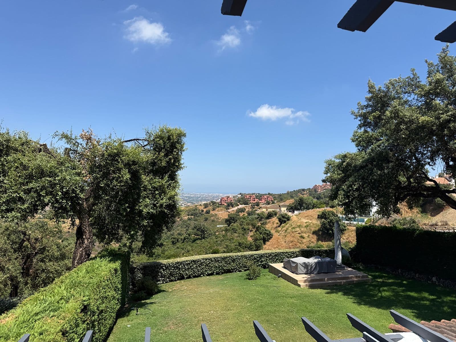 Middle Floor Apartment in La Mairena, Marbella East