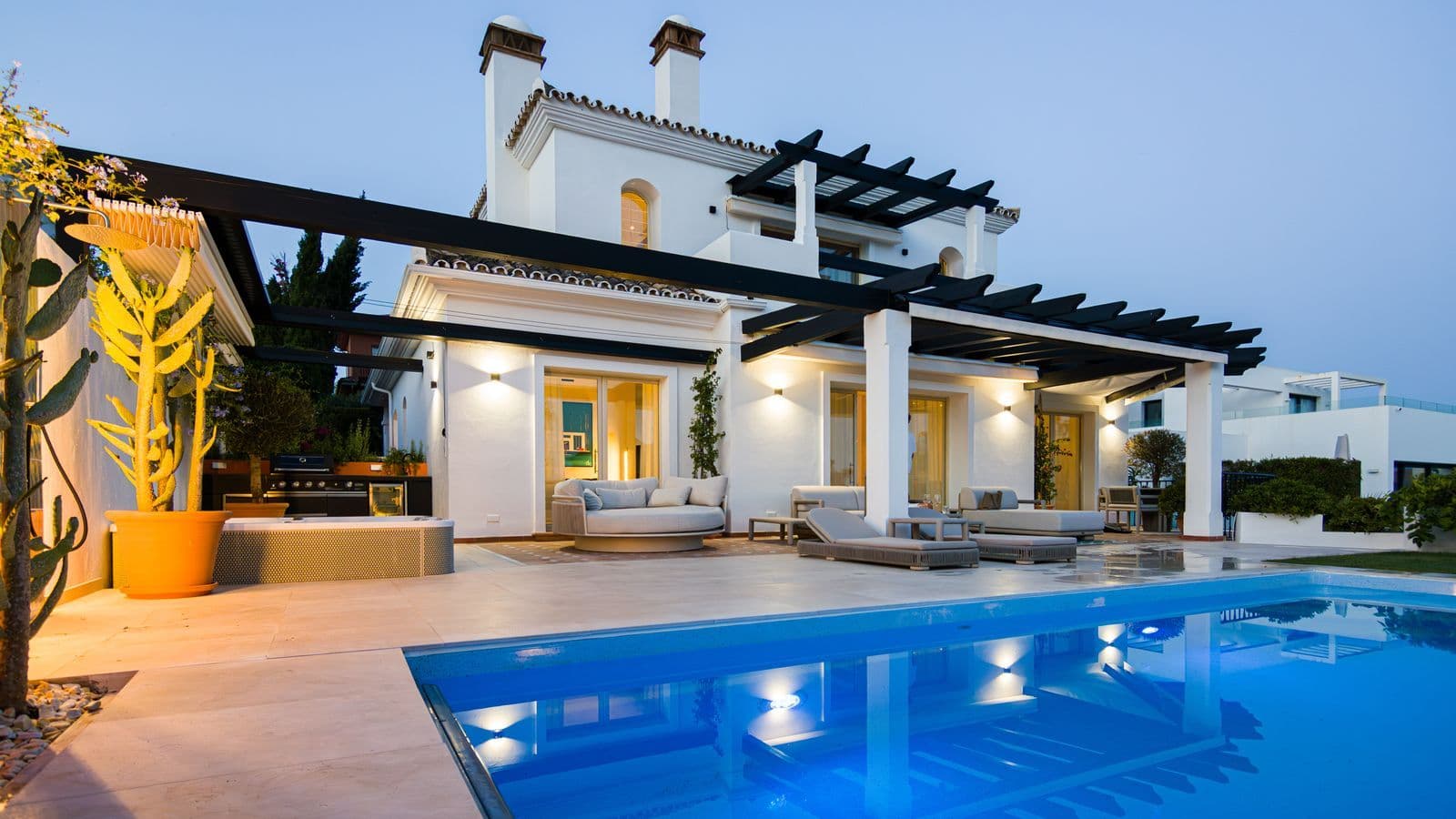 Detached Villa in Las Chapas, Marbella East