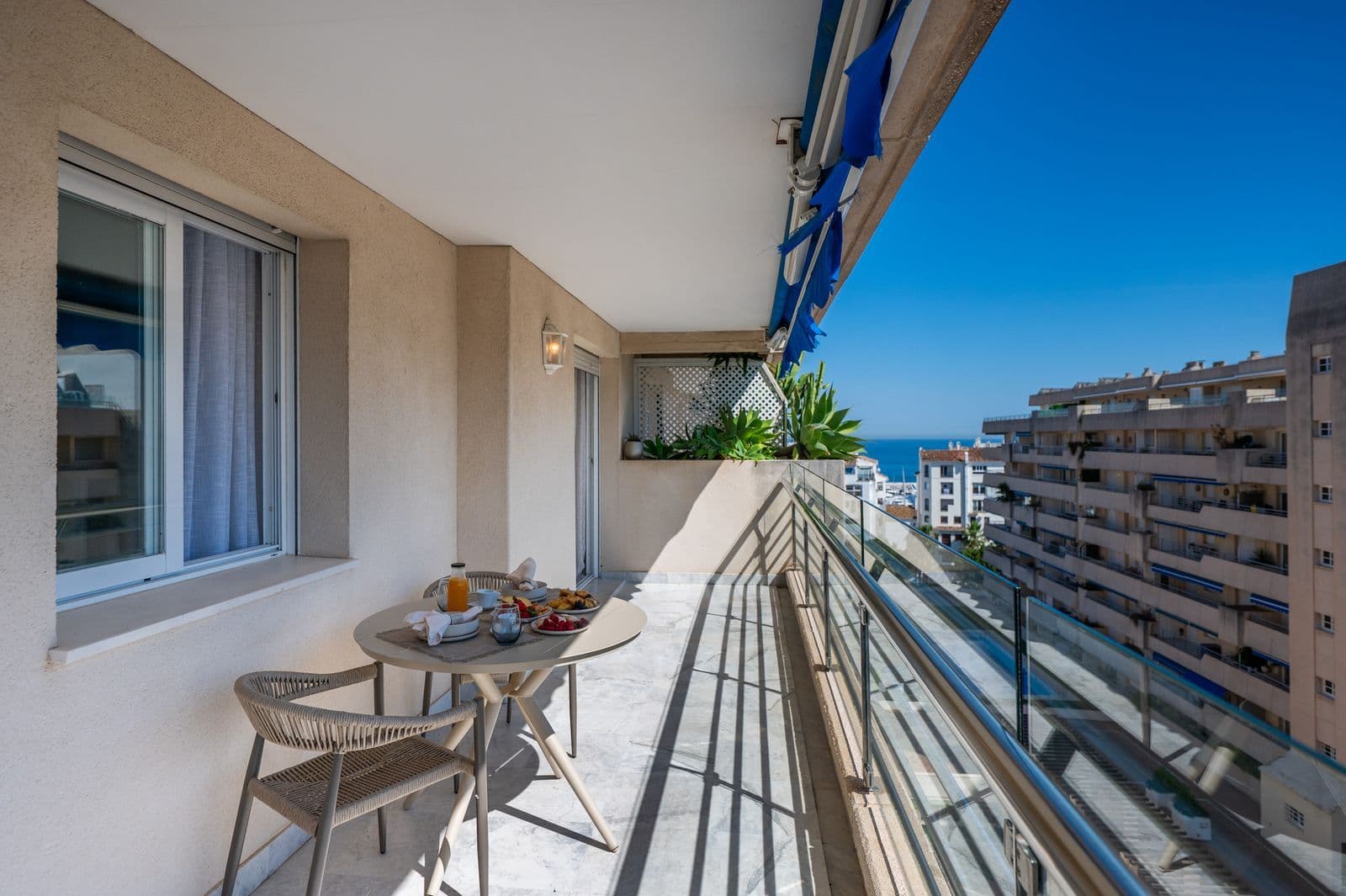 Middle Floor Apartment in Puerto Banús, Marbella