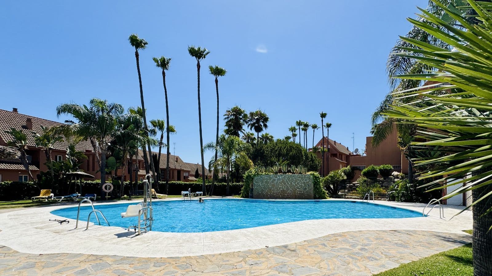Middle Floor Apartment in Casares Playa, Casares