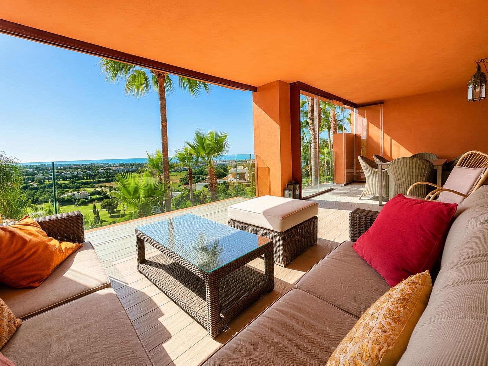 Middle Floor Apartment in Los Flamingos, Estepona