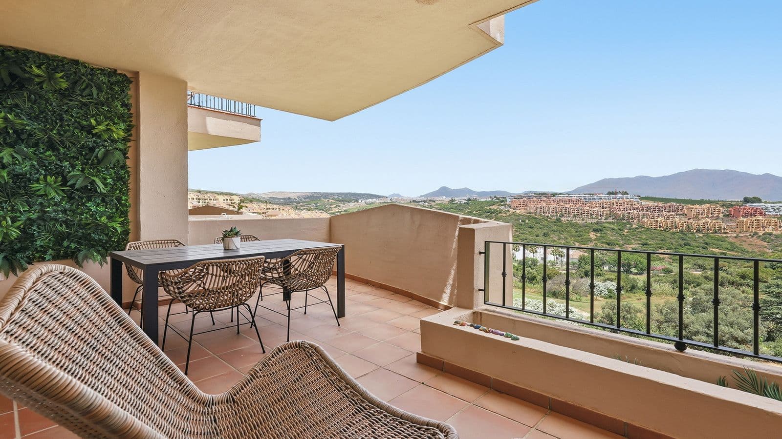 Middle Floor Apartment in La Duquesa, Manilva