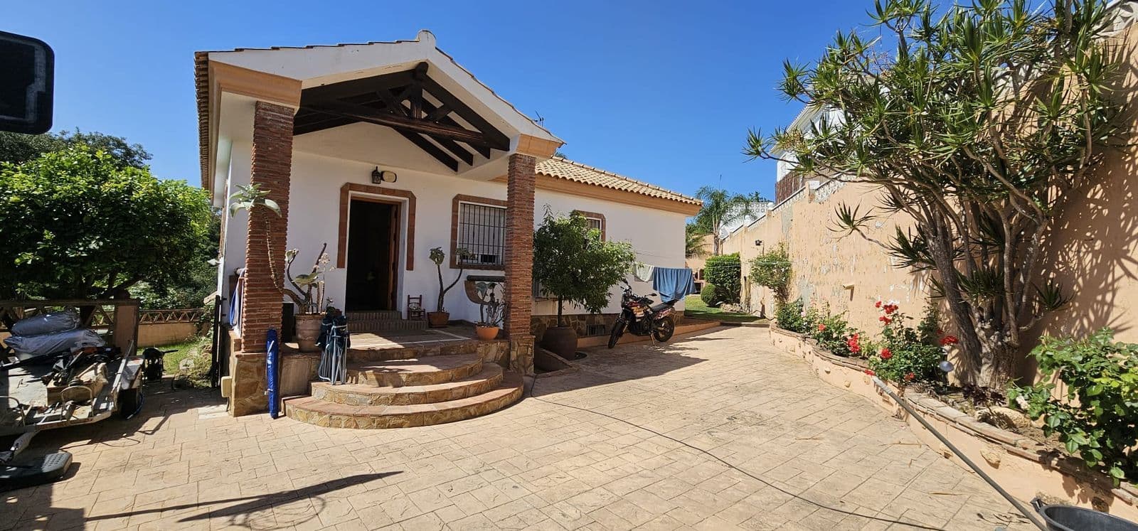 Detached Villa in El Rosario, Marbella East