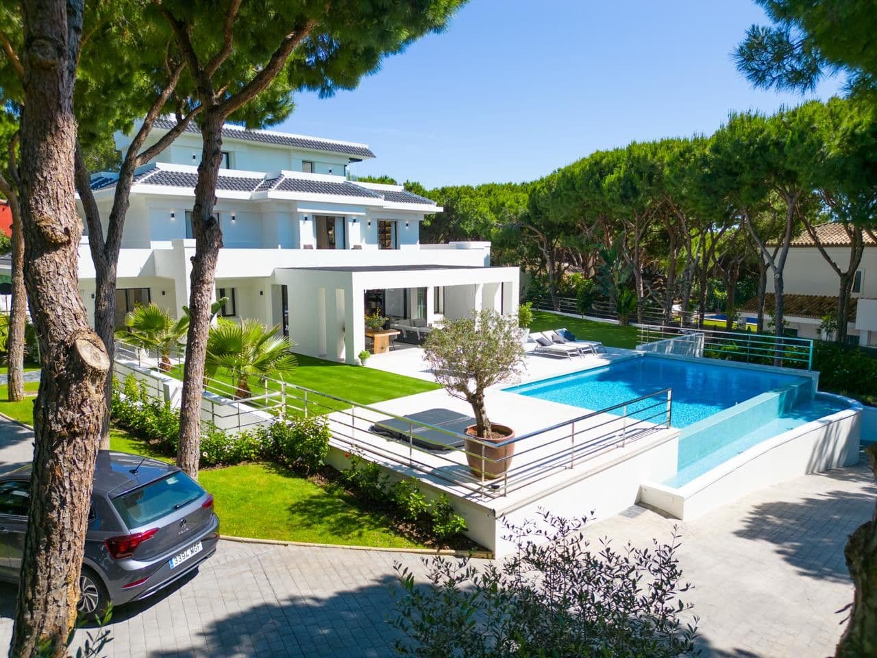 Detached Villa in Las Chapas, Marbella East