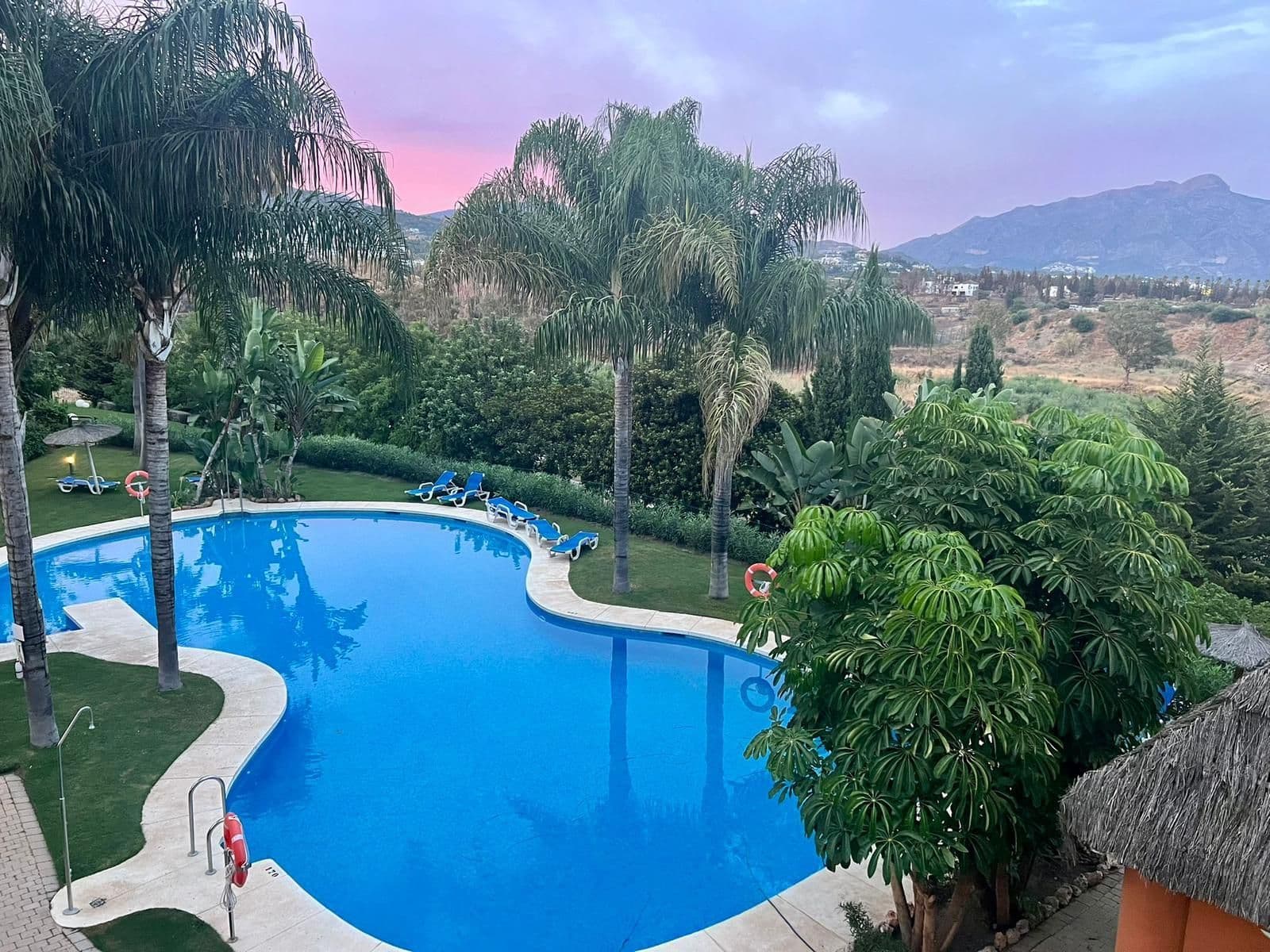 Middle Floor Apartment in Benahavís, Benahavís