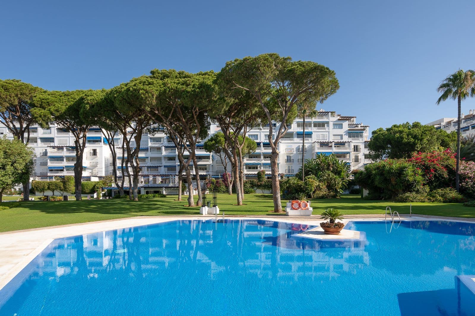 Middle Floor Apartment in Puerto Banús, Marbella