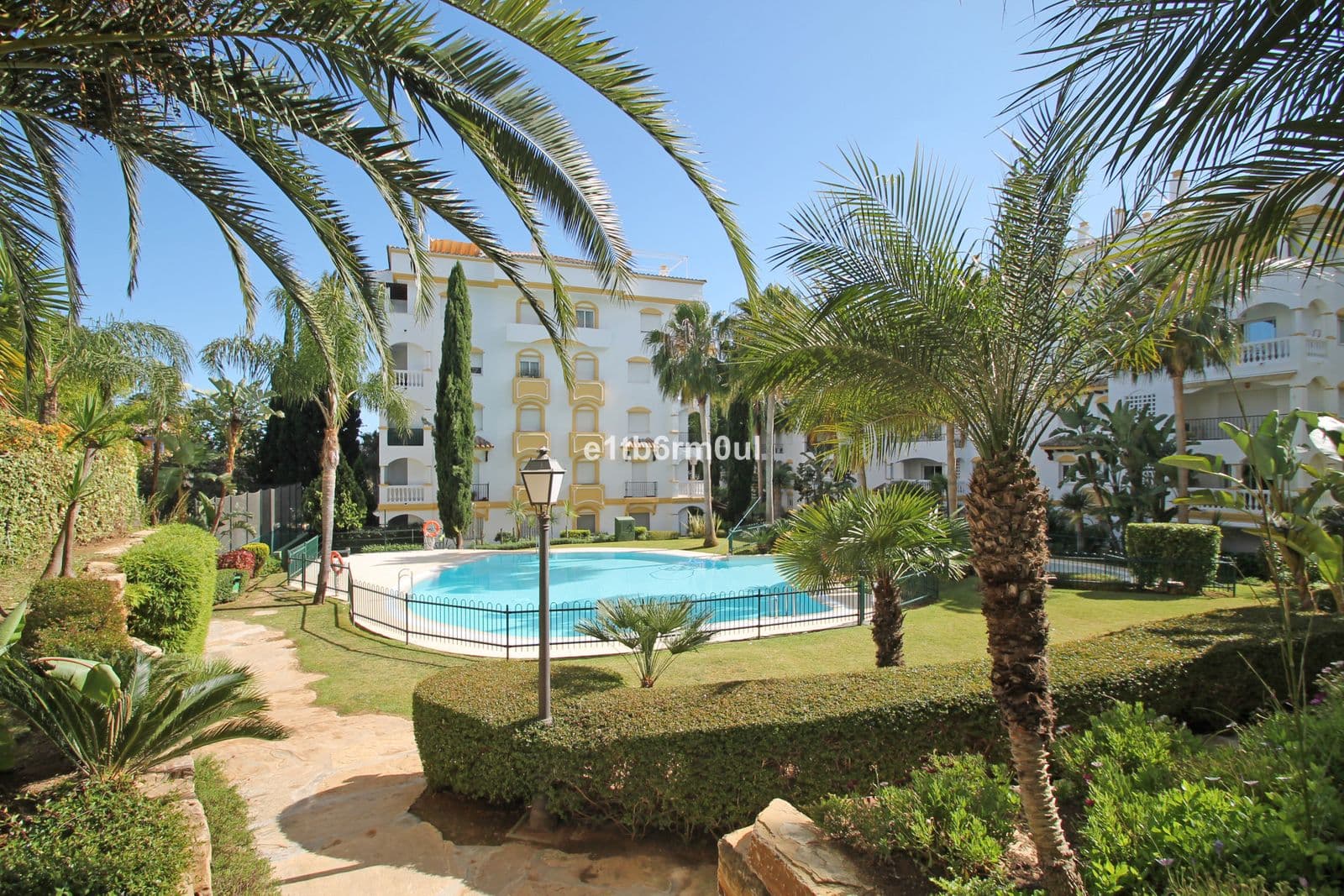 Middle Floor Apartment in The Golden Mile, Marbella
