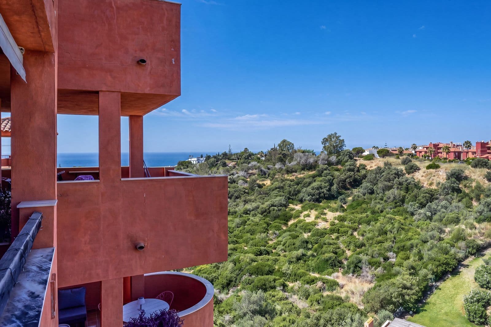 Middle Floor Apartment in Reserva de Marbella, Marbella East