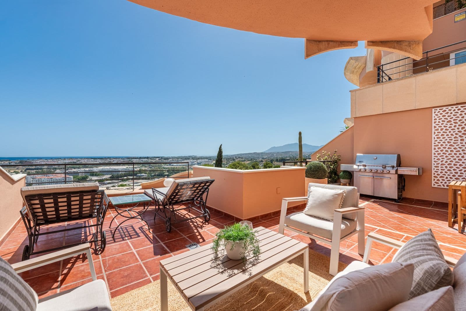 Middle Floor Apartment in Nueva Andalucía, Nueva Andalucía