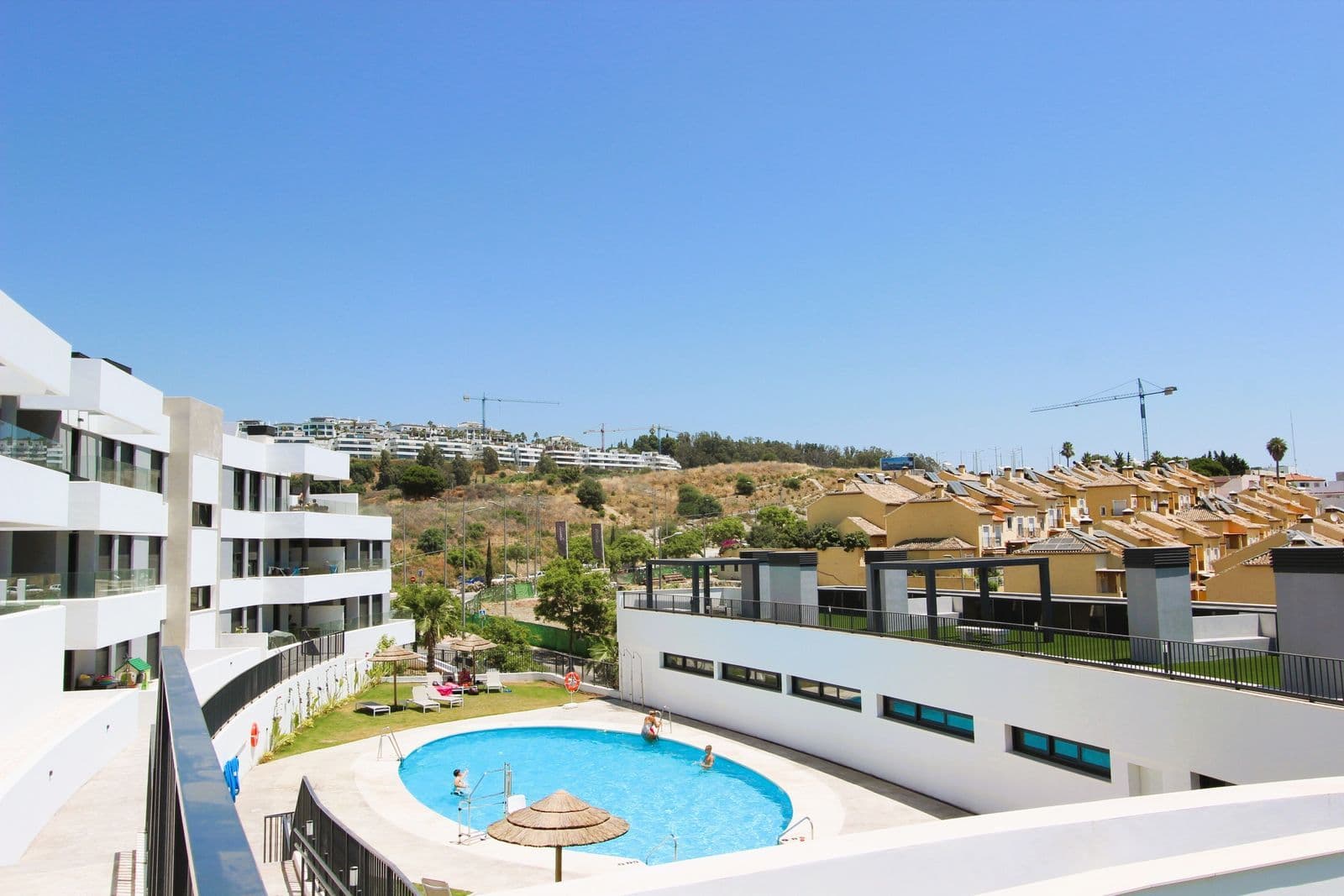 Middle Floor Apartment in Estepona, Estepona