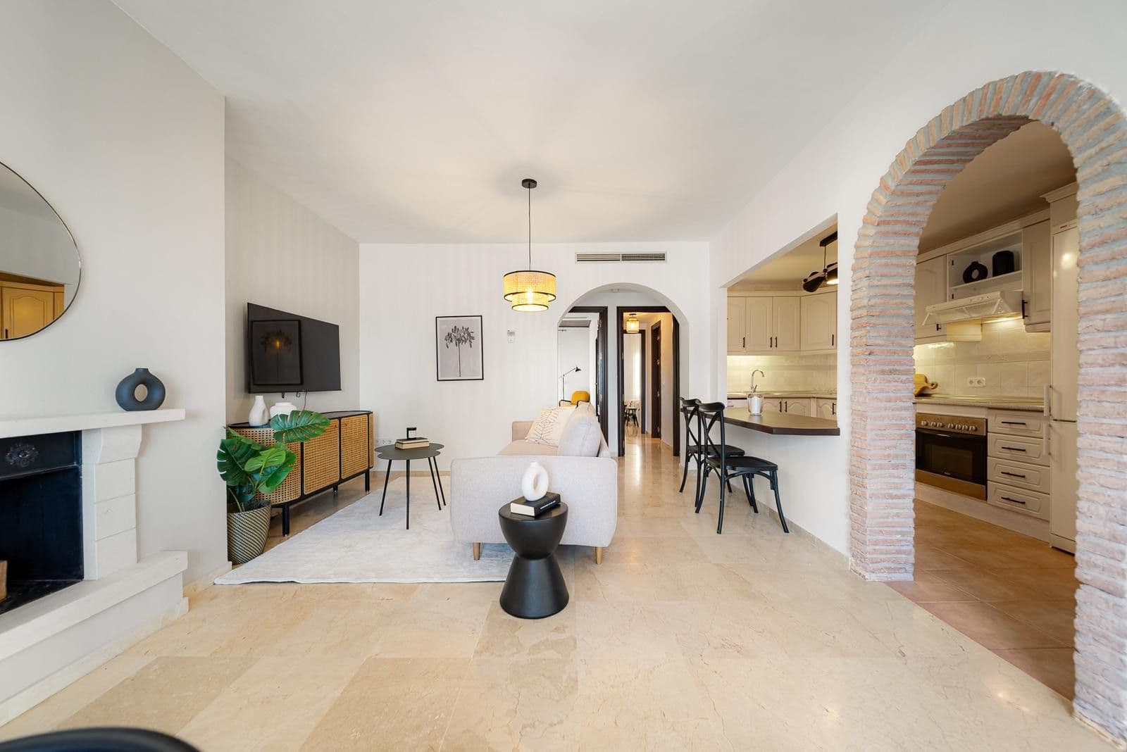Middle Floor Apartment in Nueva Andalucía, Nueva Andalucía