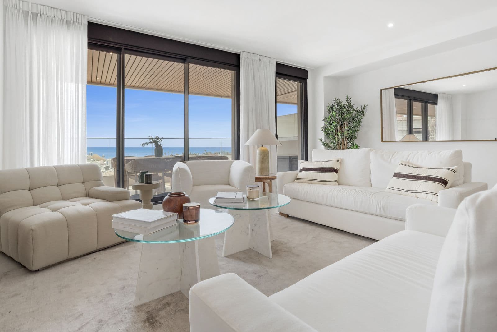 Middle Floor Apartment in Selwo, Estepona