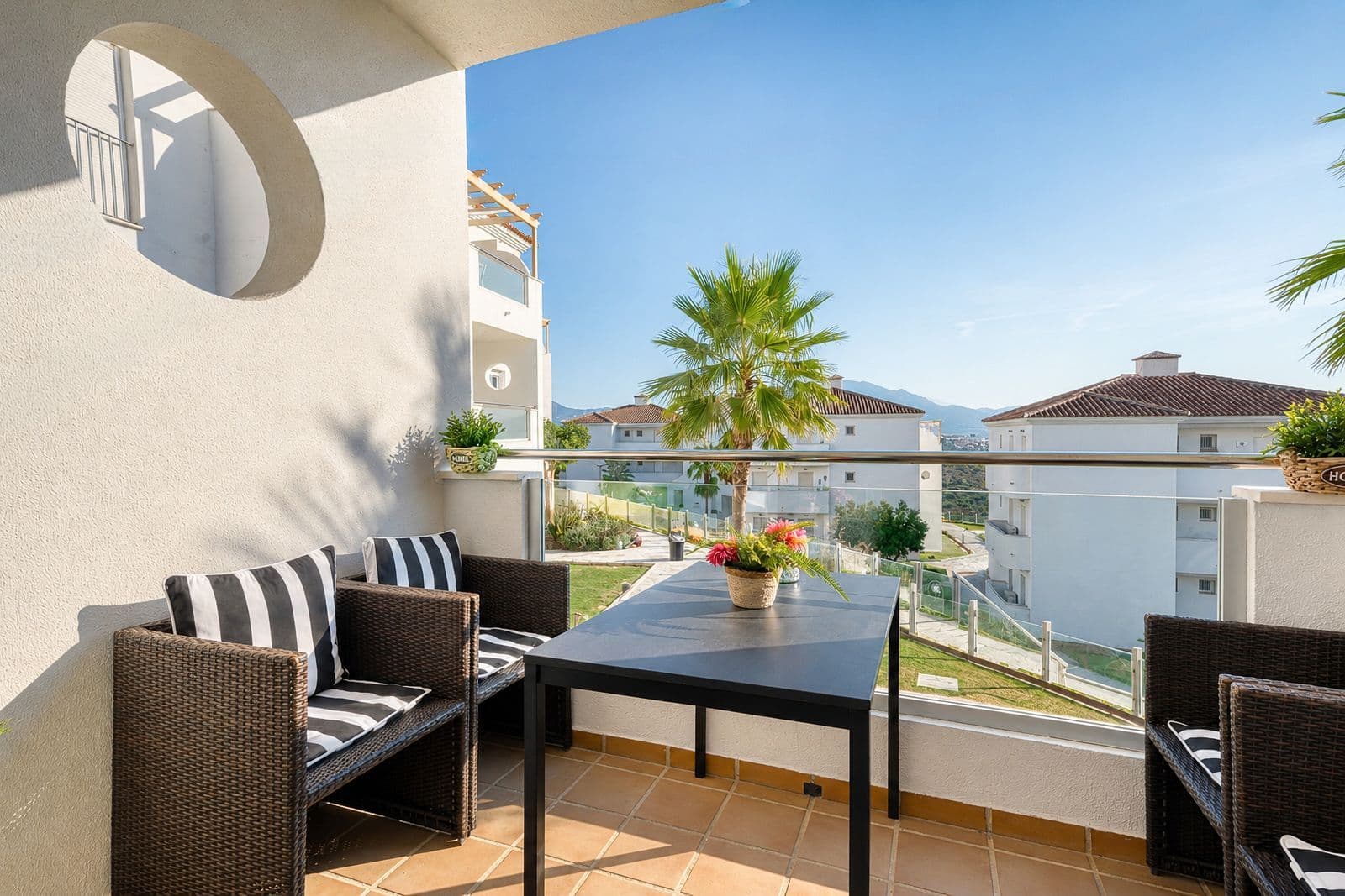 Middle Floor Apartment in La Duquesa, Manilva