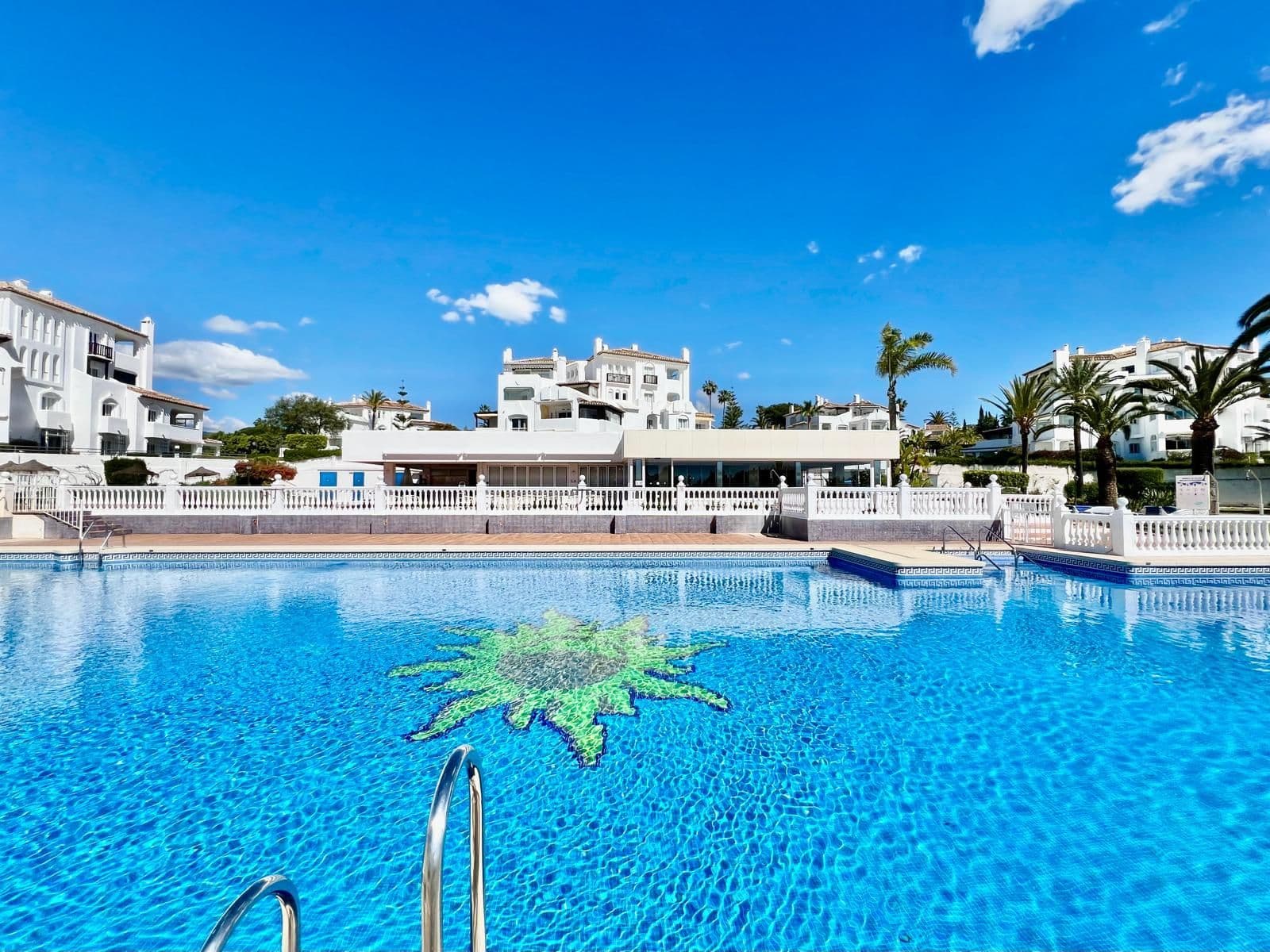 Middle Floor Apartment in Elviria, Marbella East