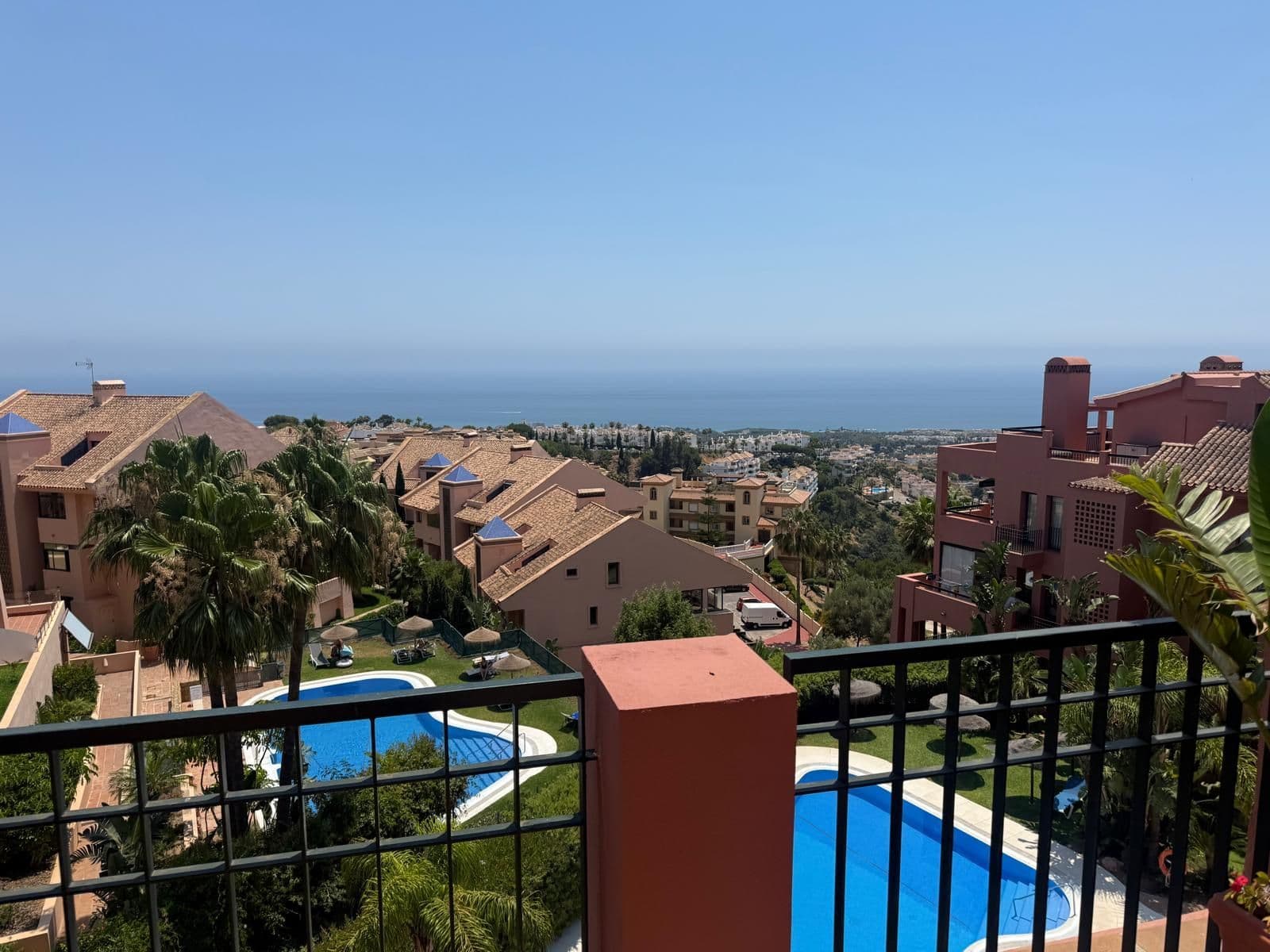 Middle Floor Apartment in Calahonda, Mijas