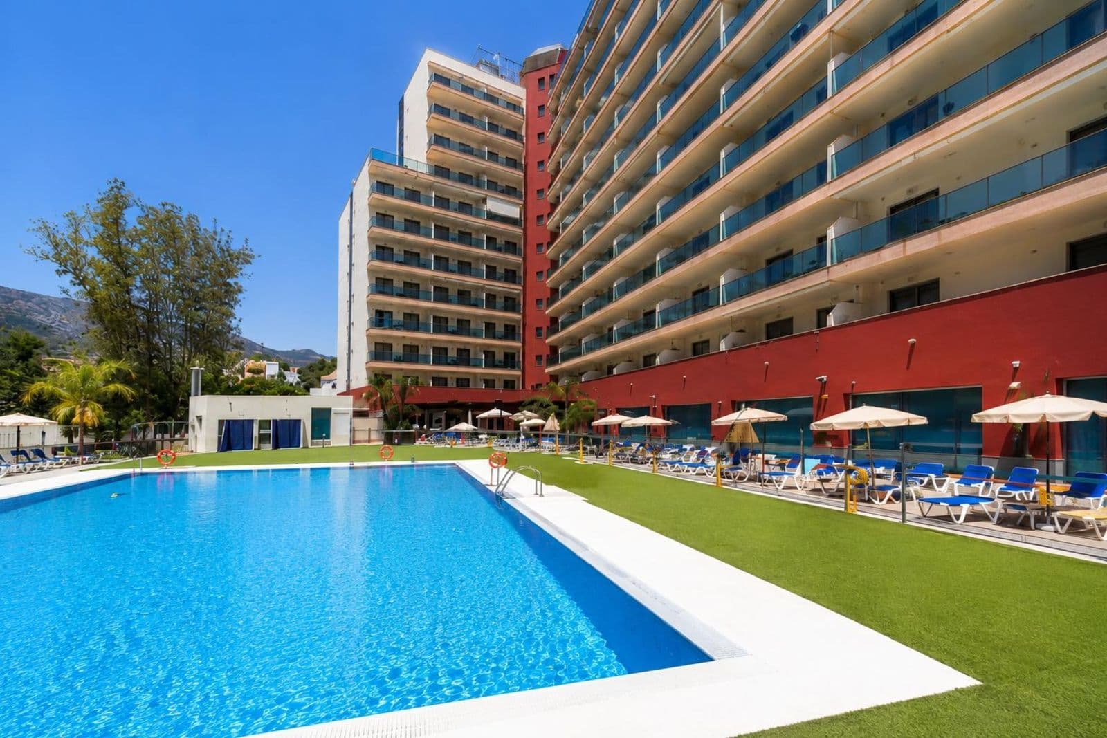 Middle Floor Apartment in Benalmadena Costa, Benalmádena