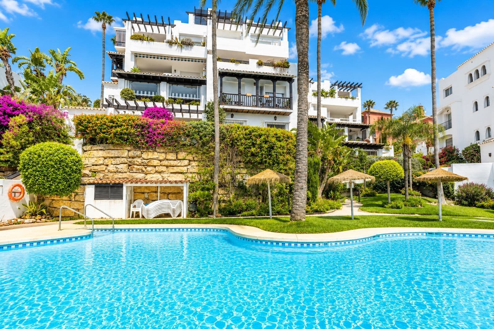 Middle Floor Apartment in Calahonda, Mijas