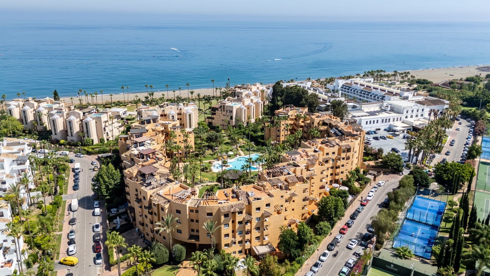 Middle Floor Apartment in Costalita, Estepona