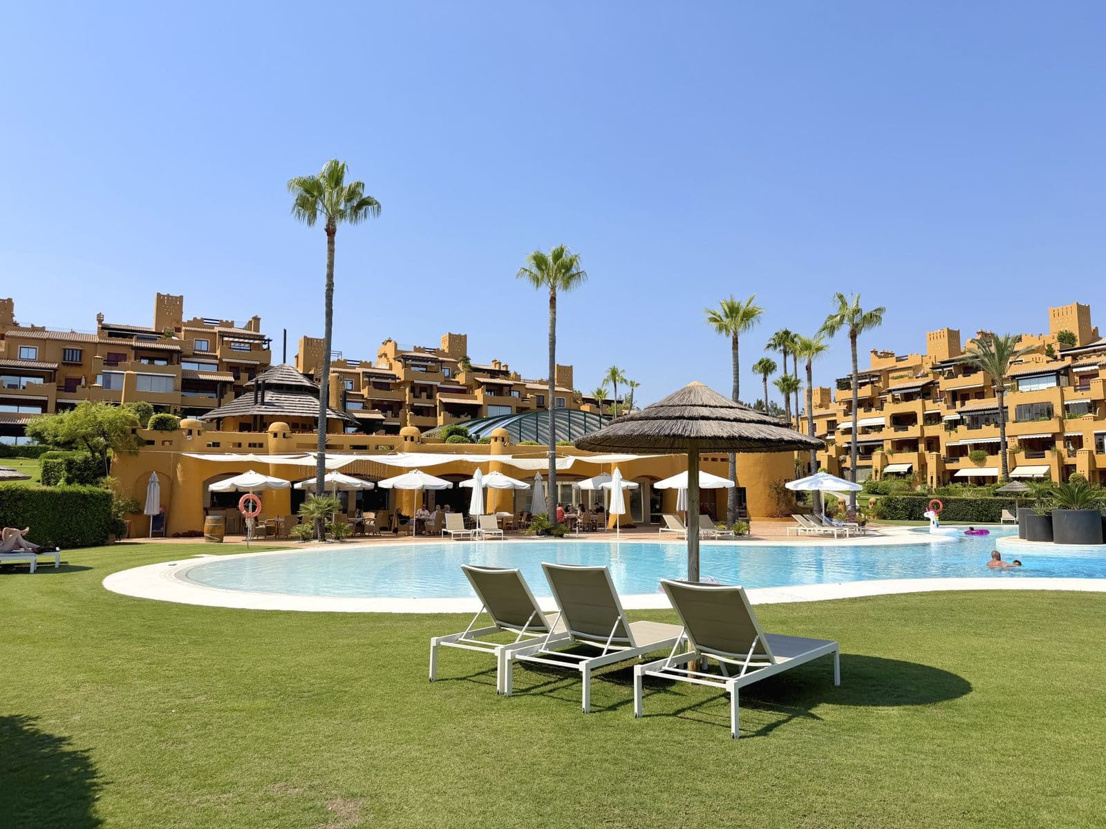 Middle Floor Apartment in Estepona, Estepona