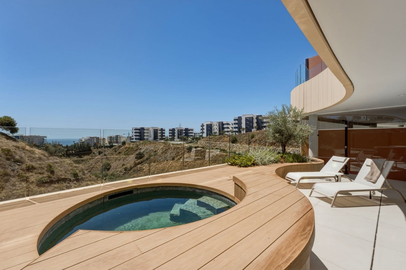 Middle Floor Apartment in Higueron, Fuengirola