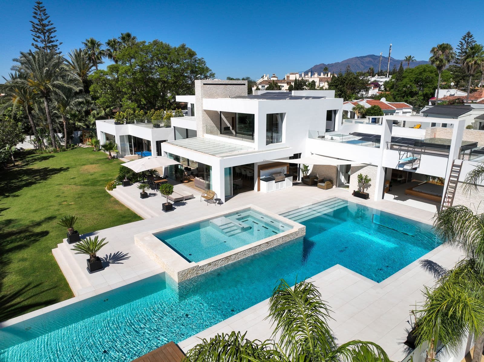 Detached Villa in El Paraiso, Estepona