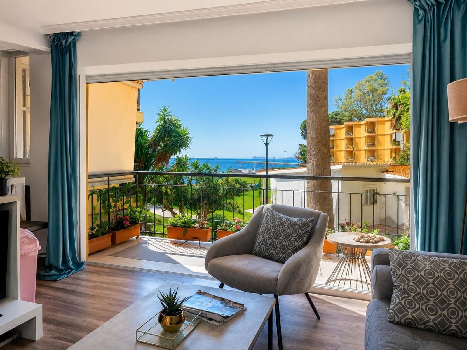 Middle Floor Apartment in Estepona, Estepona