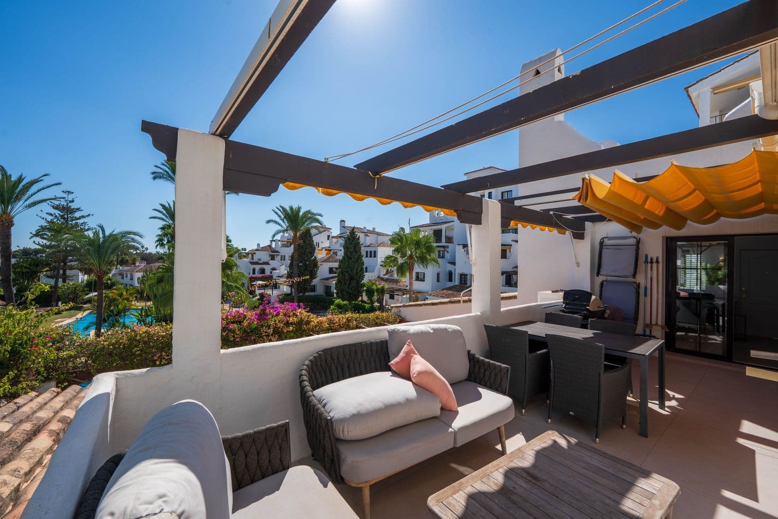 Middle Floor Apartment in Nueva Andalucía, Nueva Andalucía