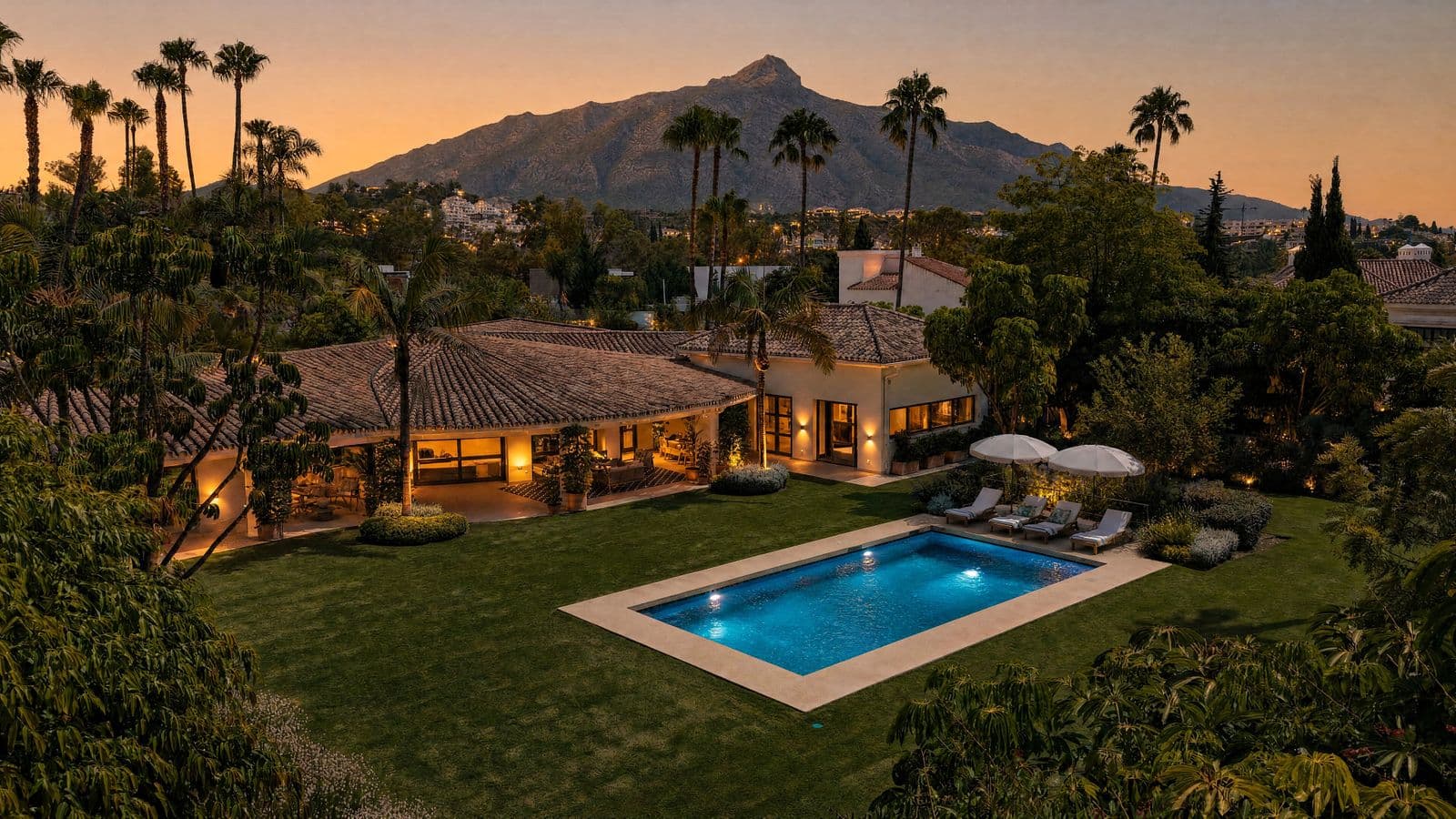 Detached Villa in Nueva Andalucía, Nueva Andalucía
