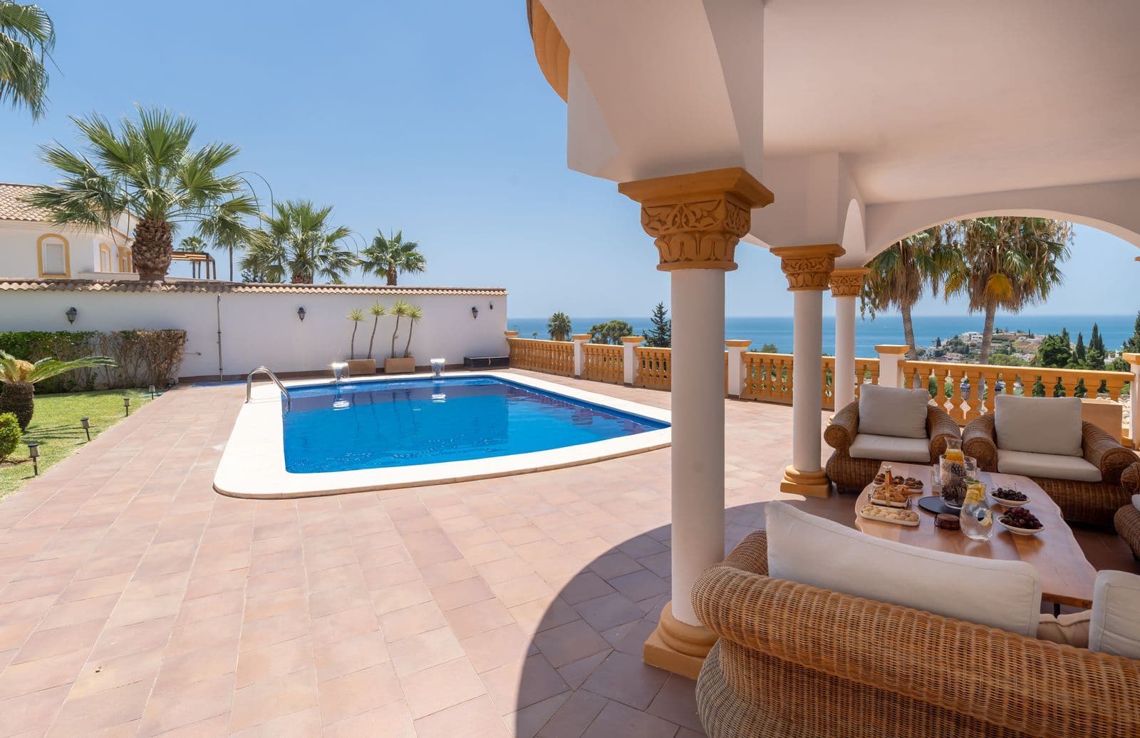 Detached Villa in Benalmadena Costa, Benalmádena