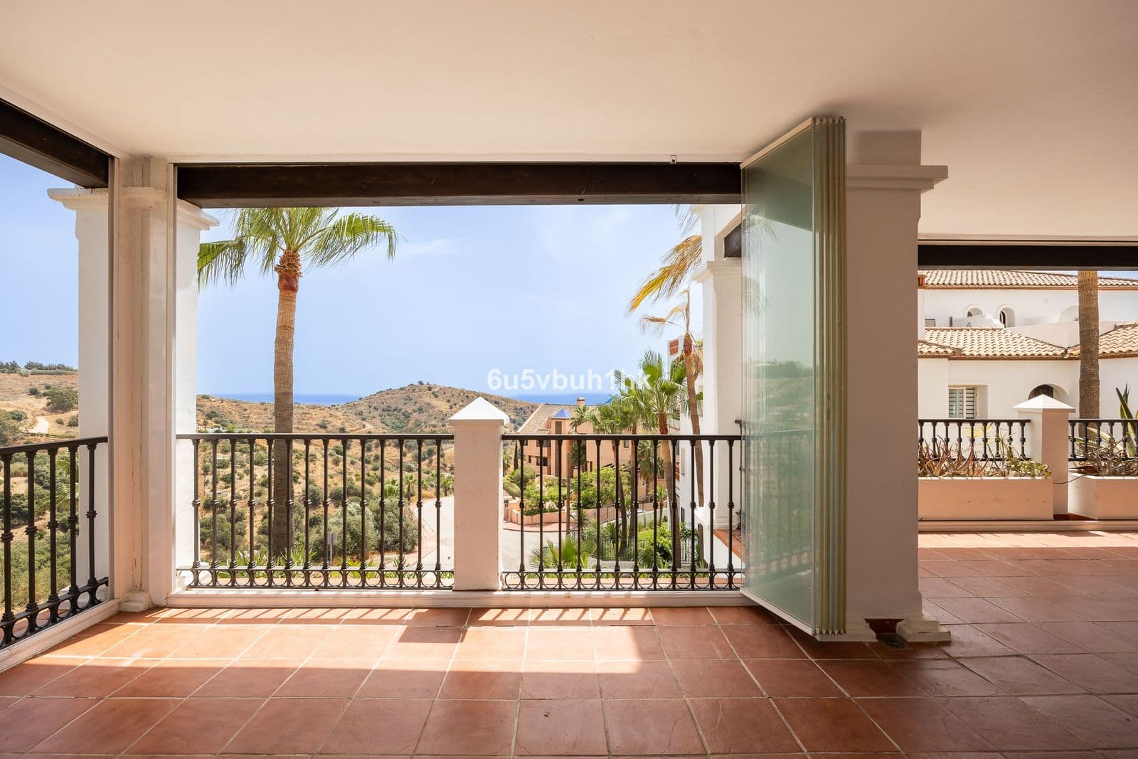 Middle Floor Apartment in Calahonda, Mijas