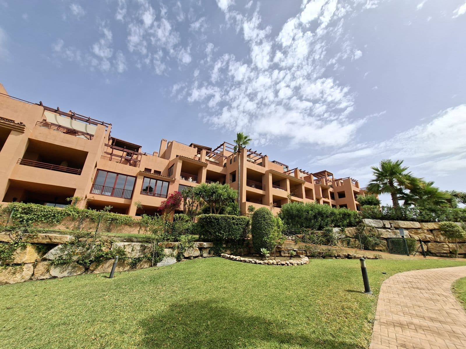 Middle Floor Apartment in La Duquesa, Manilva