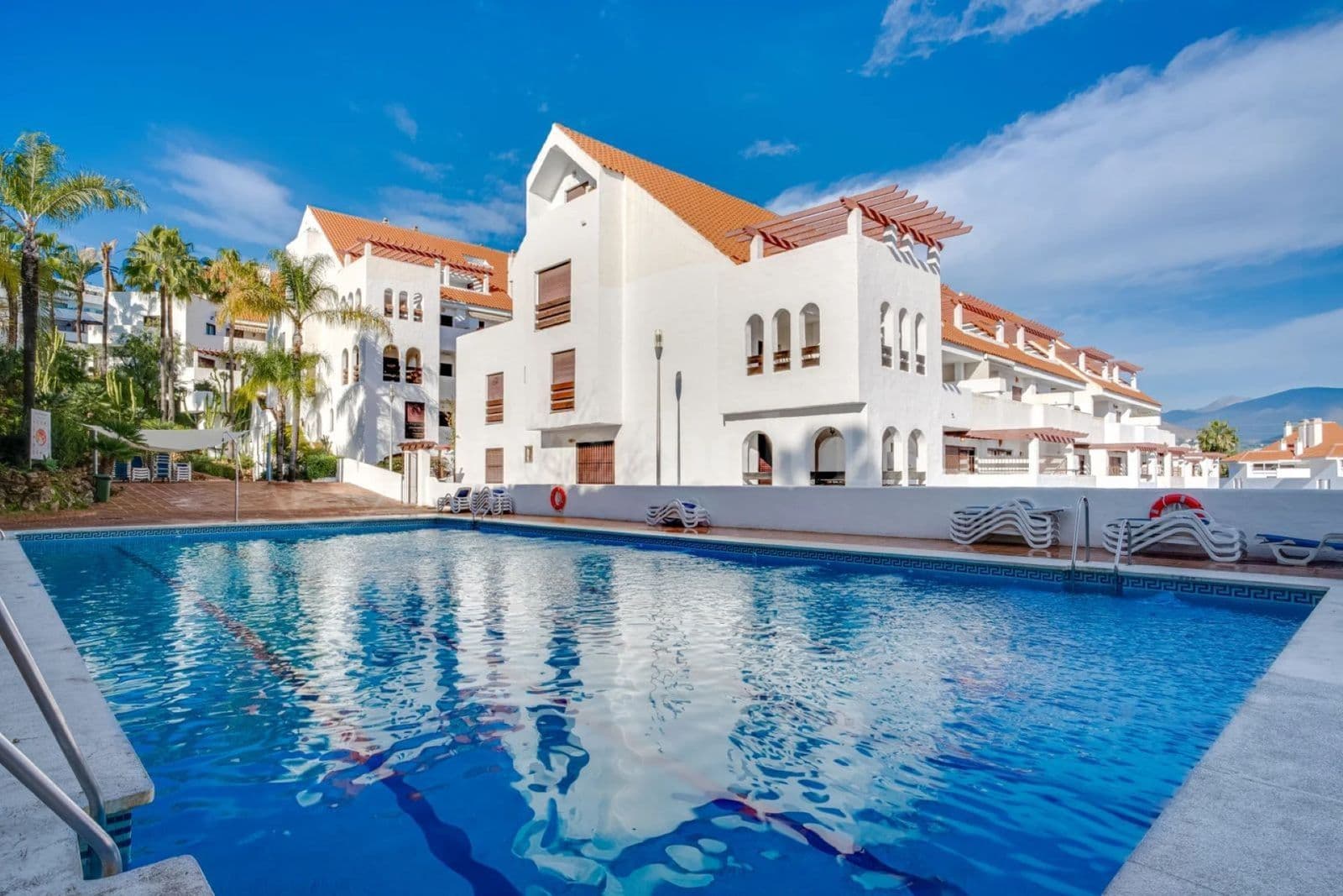 Middle Floor Apartment in Nueva Andalucía, Nueva Andalucía