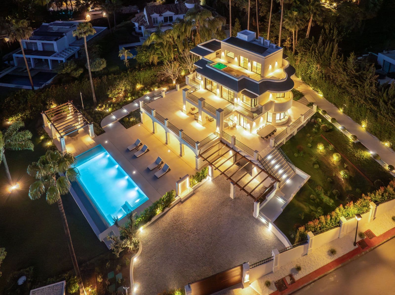 Detached Villa in Nueva Andalucía, Nueva Andalucía