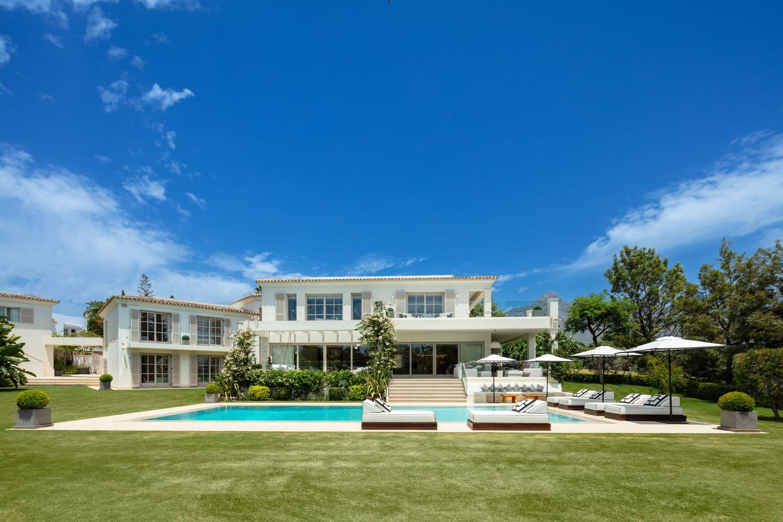 Detached Villa in Aloha, Nueva Andalucía
