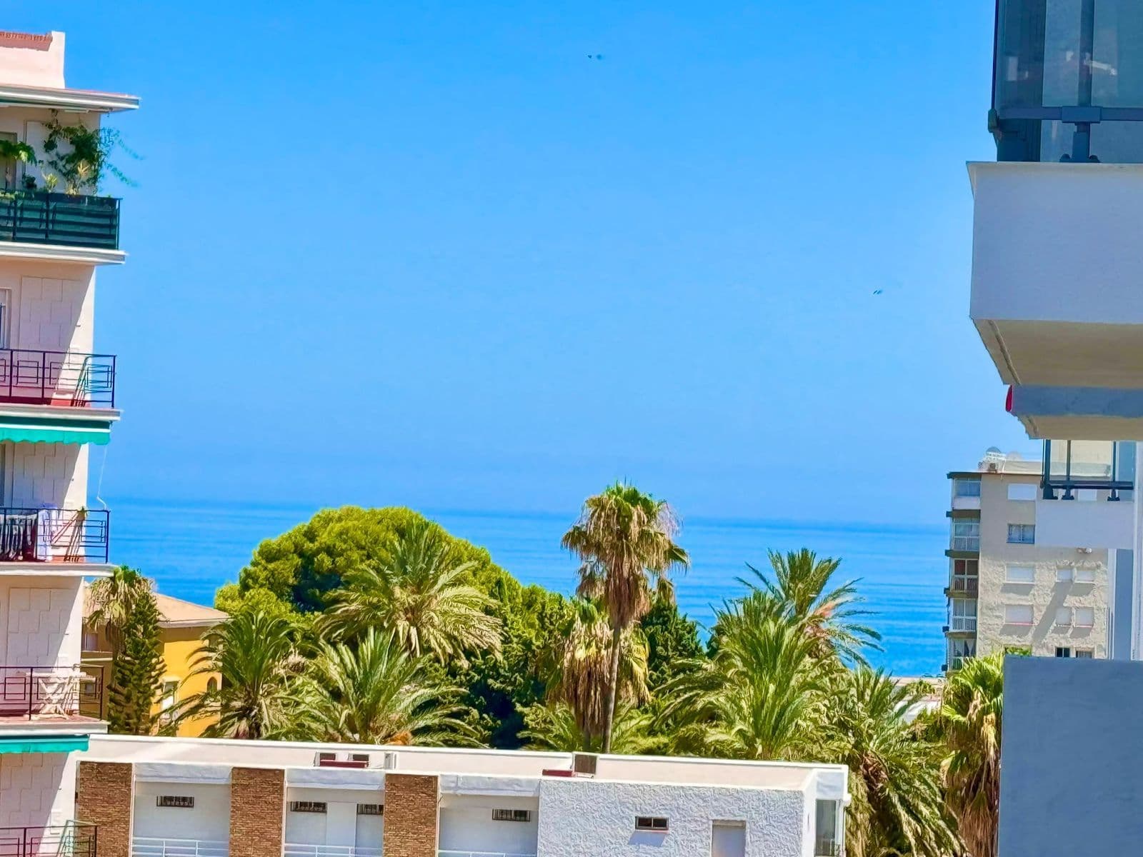 Middle Floor Apartment in Benalmadena Costa, Benalmádena