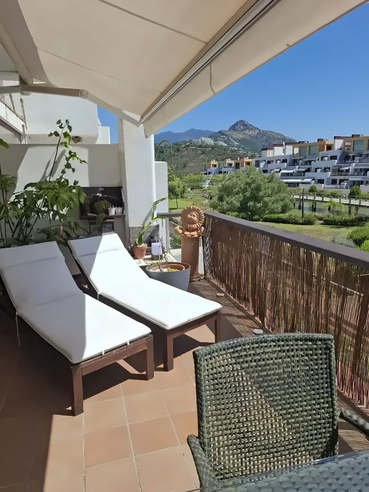 Middle Floor Apartment in Los Flamingos, Estepona