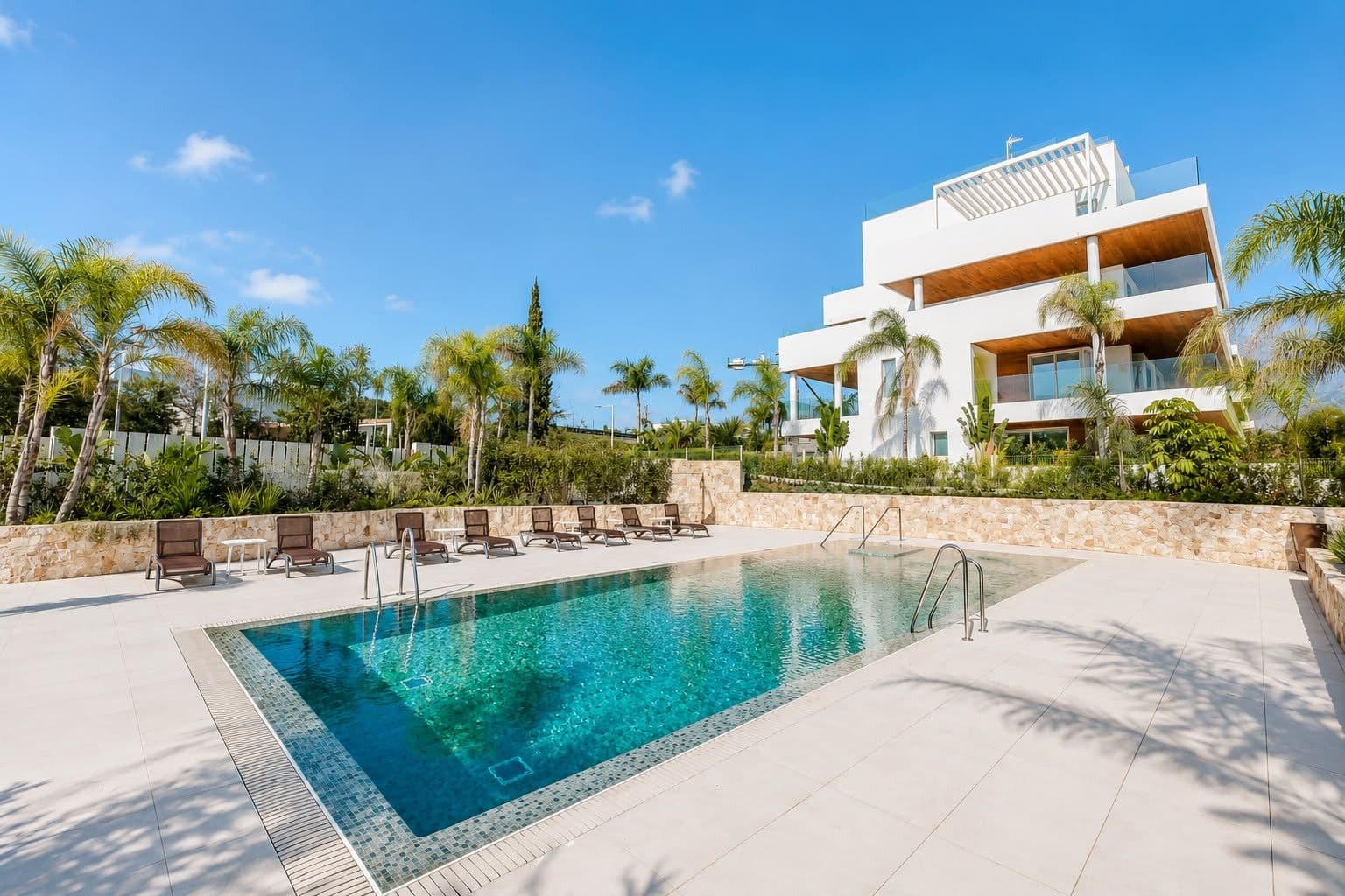 Middle Floor Apartment in The Golden Mile, Marbella
