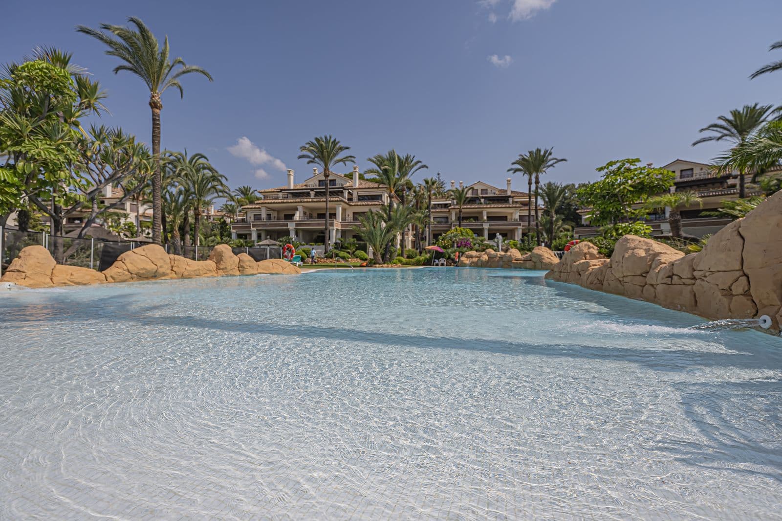 Middle Floor Apartment in Los Monteros, Marbella East