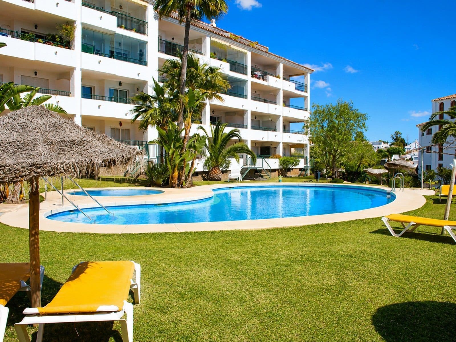 Middle Floor Apartment in Calahonda, Mijas