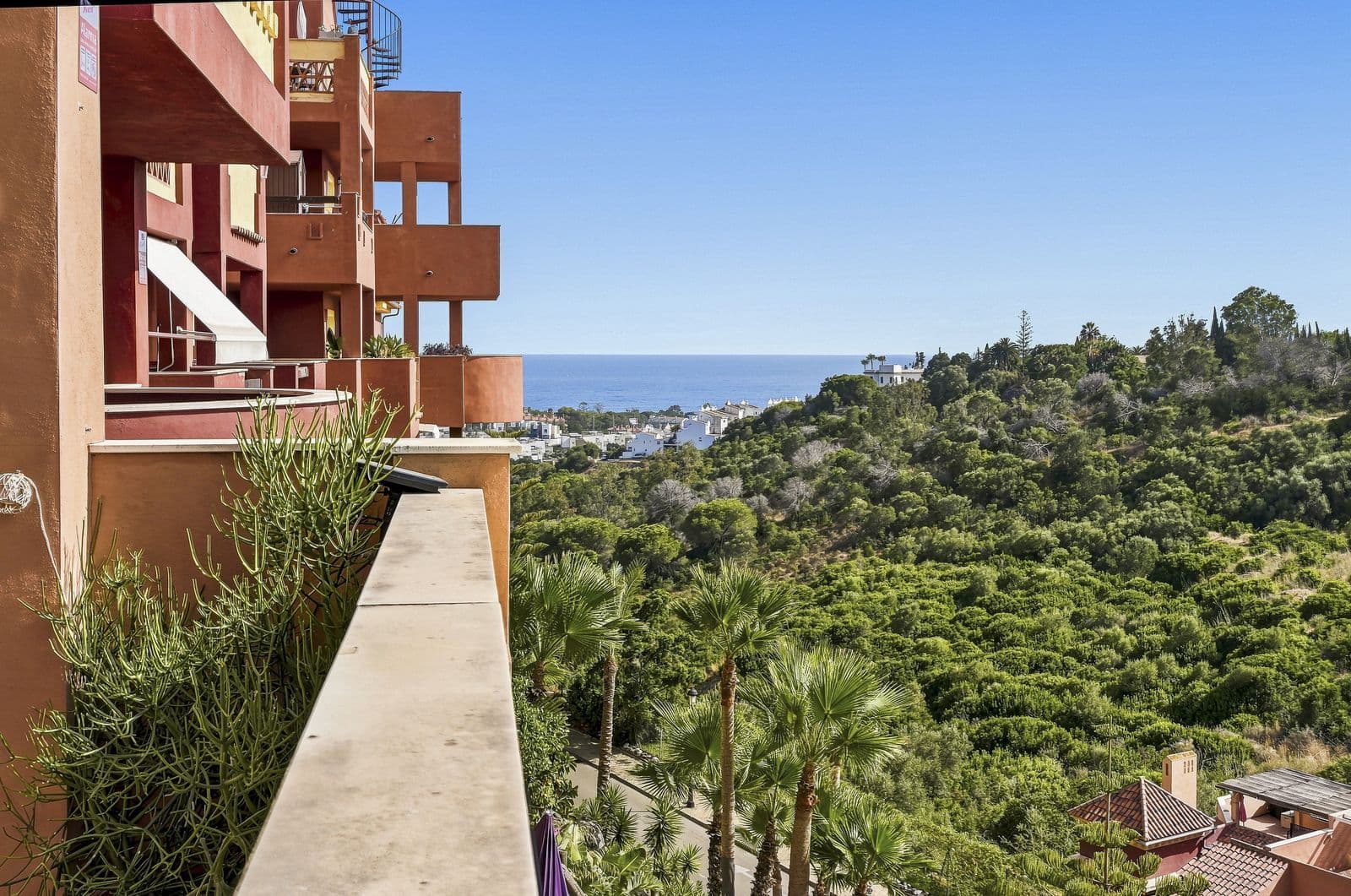Middle Floor Apartment in Reserva de Marbella, Marbella East