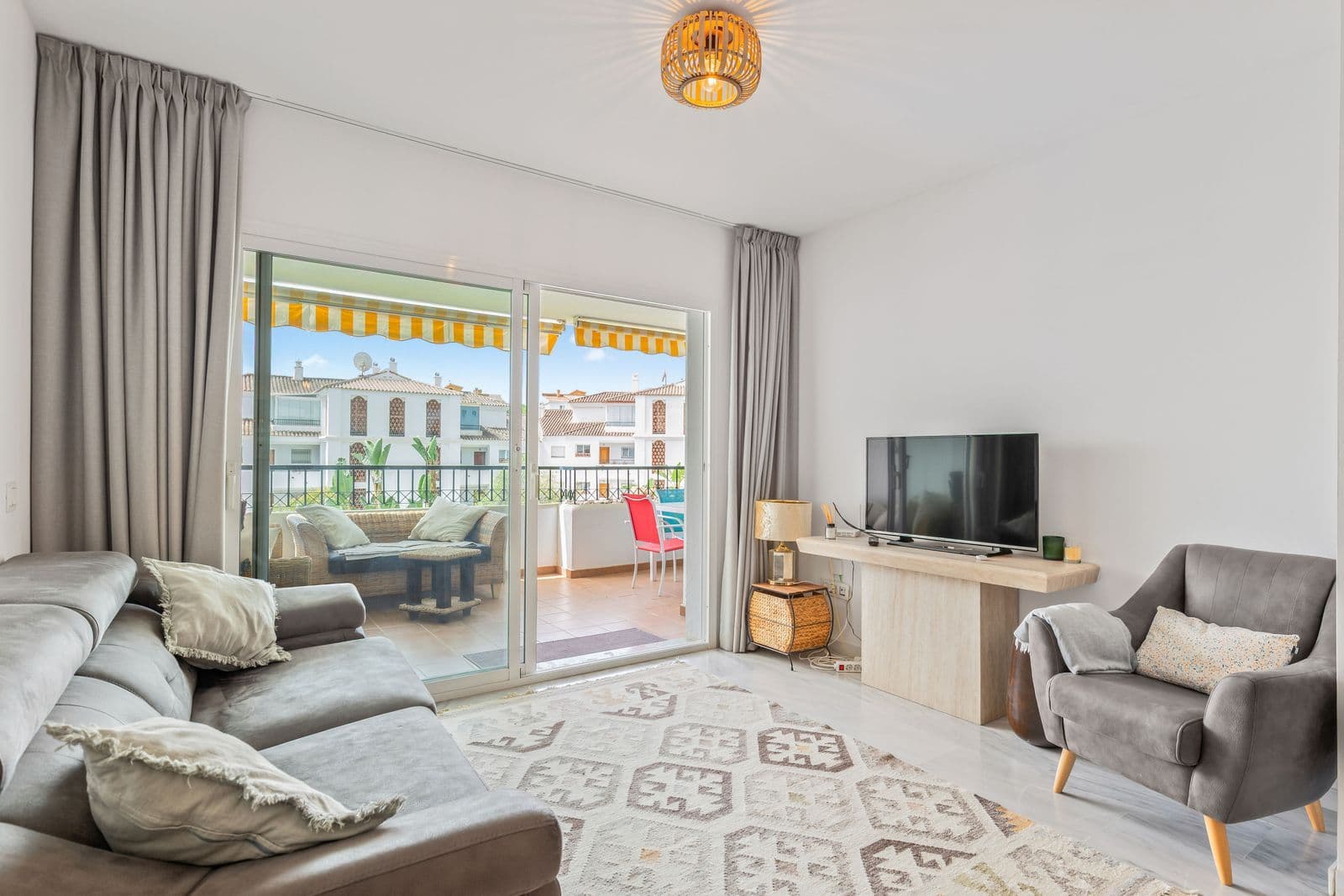 Middle Floor Apartment in Calahonda, Mijas