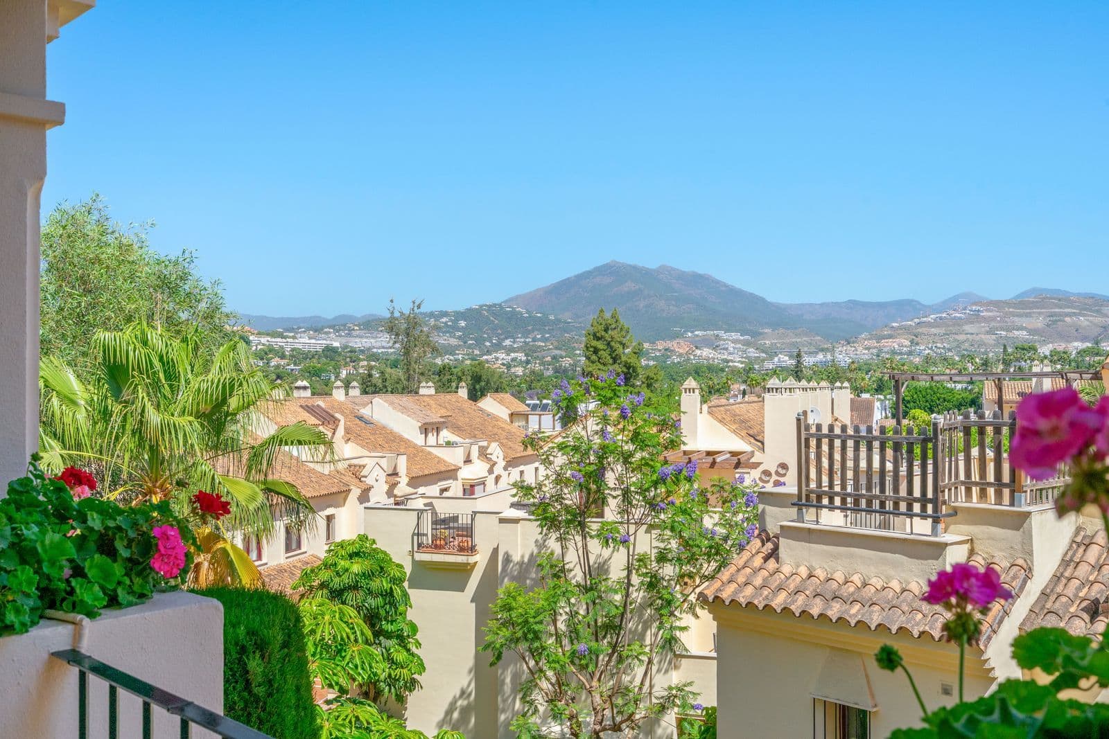 Middle Floor Apartment in Nueva Andalucía, Nueva Andalucía