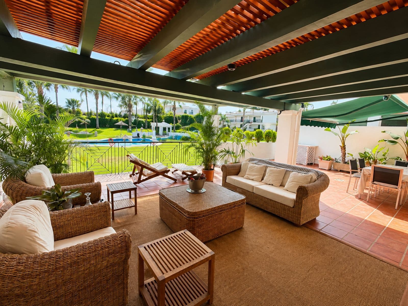 Middle Floor Apartment in Nueva Andalucía, Nueva Andalucía