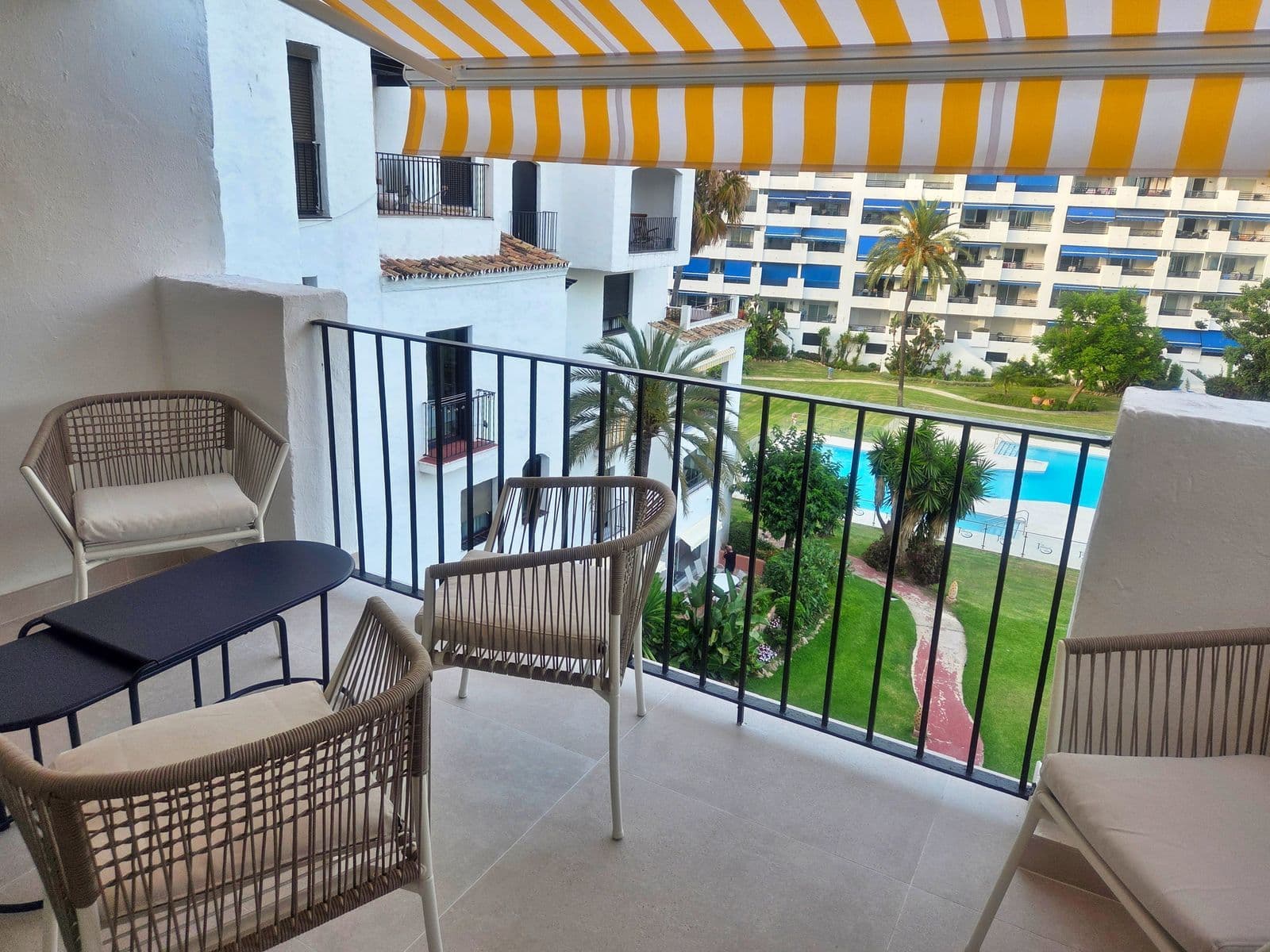 Middle Floor Apartment in Puerto Banús, Marbella