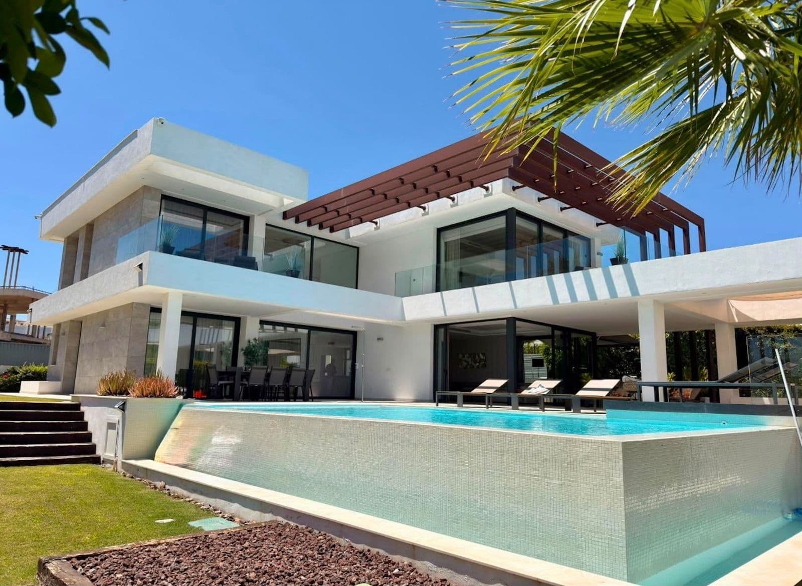 Detached Villa in New Golden Mile, Estepona