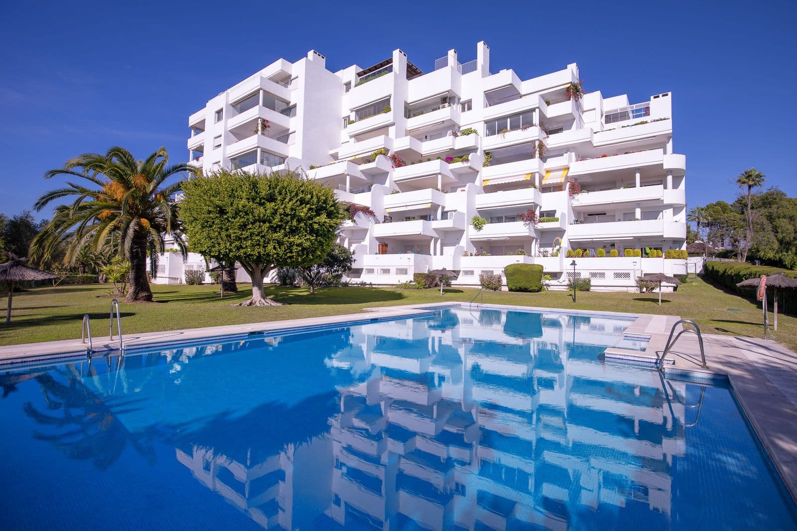 Middle Floor Apartment in Guadalmina Alta, Marbella