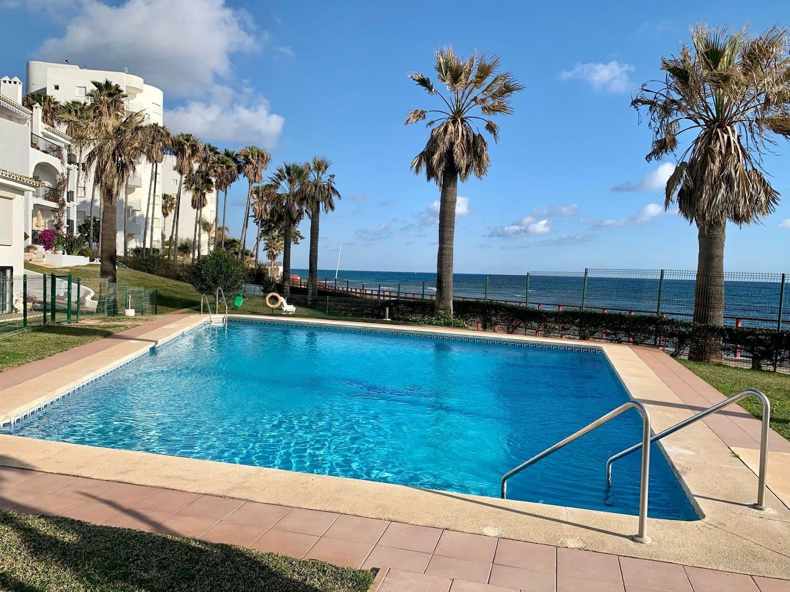 Middle Floor Apartment in Calahonda, Mijas