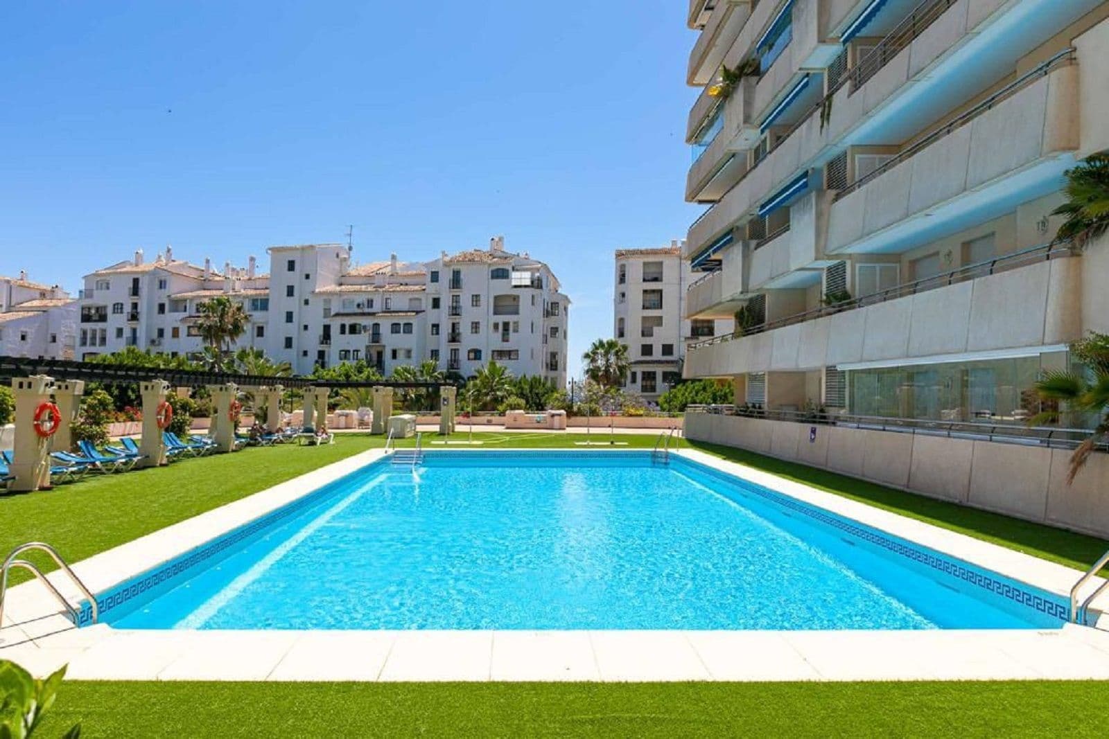 Middle Floor Apartment in Puerto Banús, Marbella