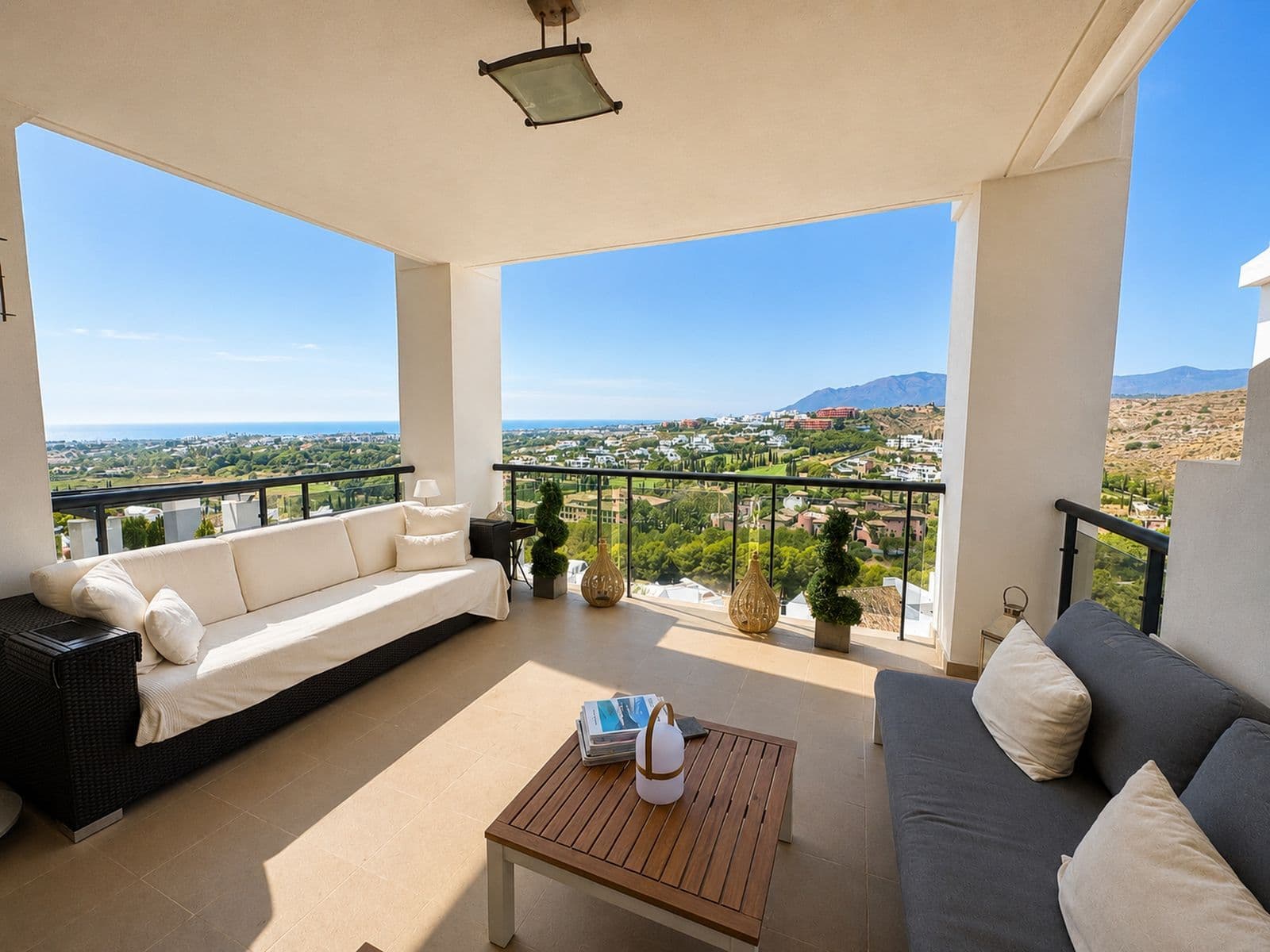 Middle Floor Apartment in Los Flamingos, Estepona